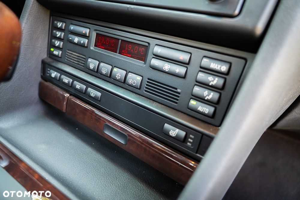 BMW Seria 7 735i - 31