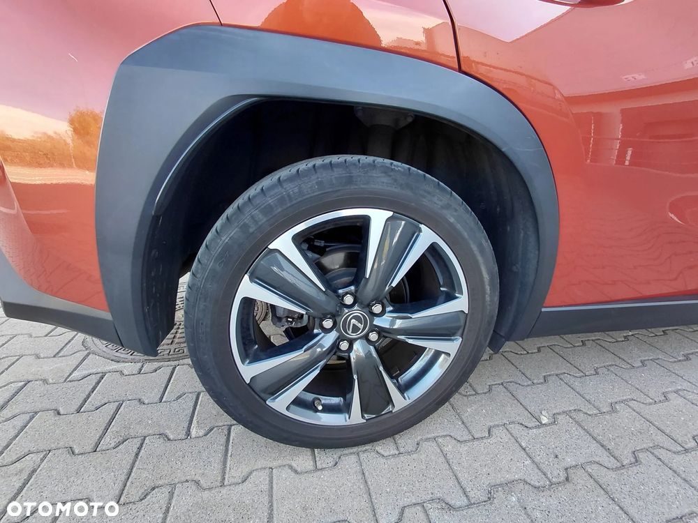 Lexus UX - 10