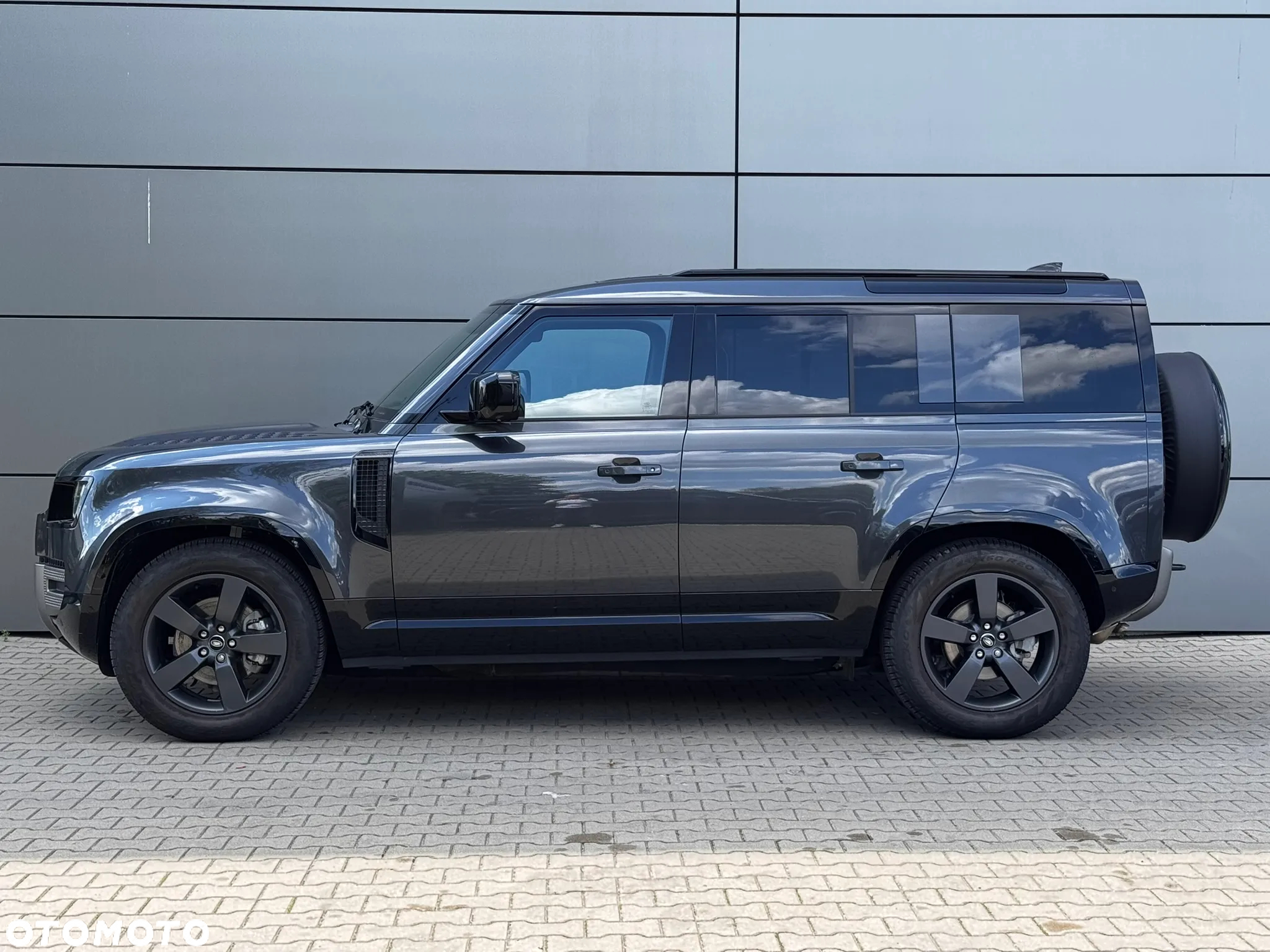 Land Rover Defender - 3