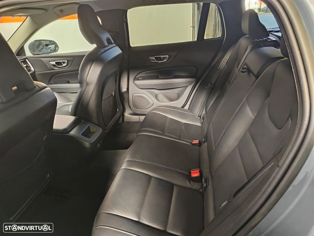 Volvo V60 2.0 B4 Momentum Plus Geartronic - 18