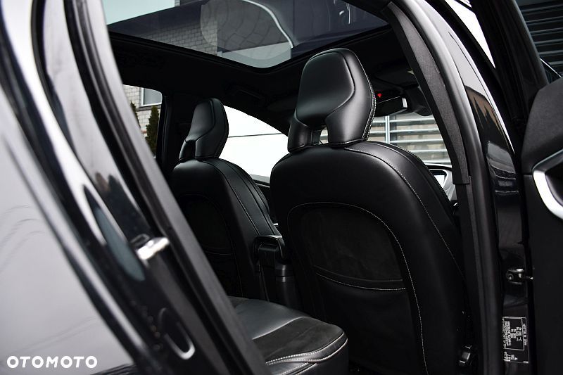 Volvo V40 D3 Geartronic RDesign - 20