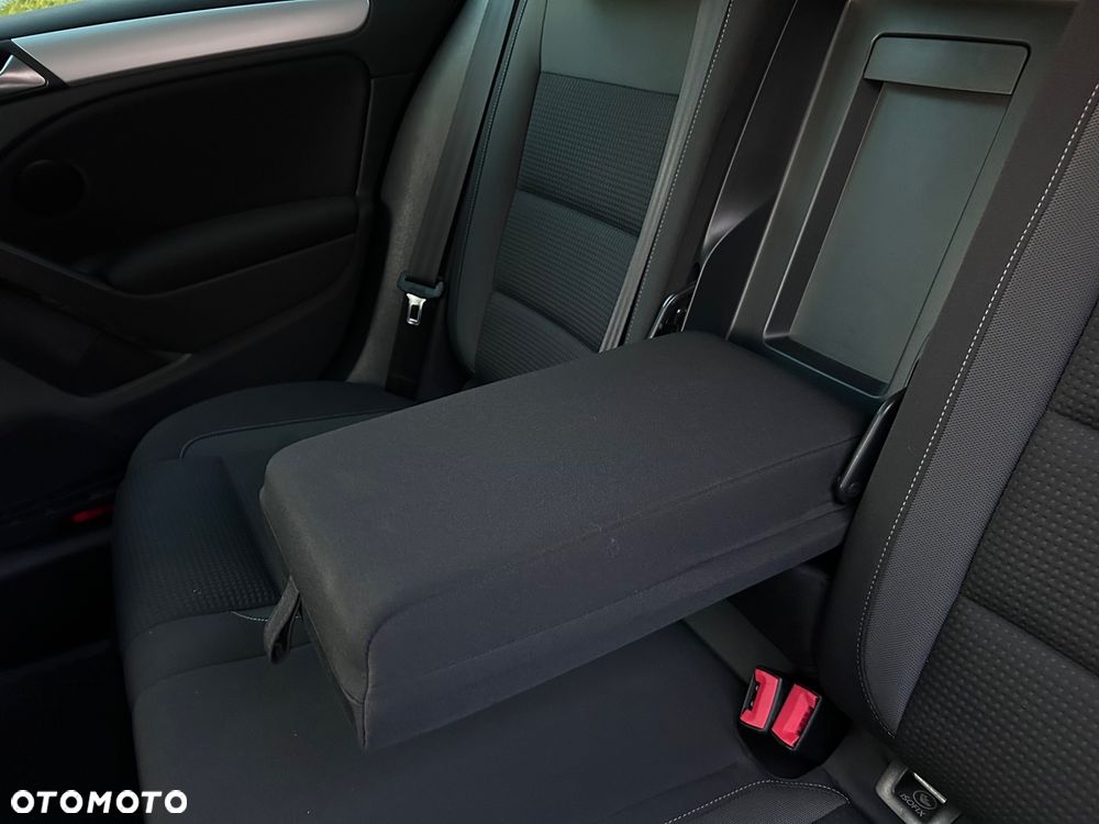 Volkswagen Golf 1.6 TDI DPF Highline - 34