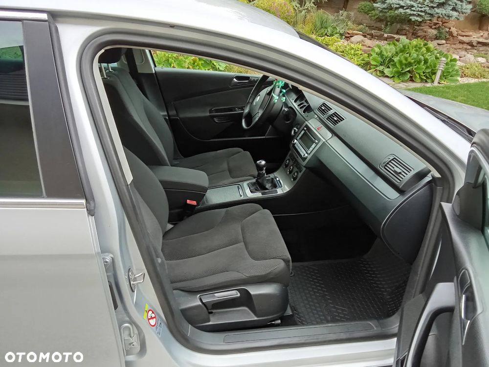 Volkswagen Passat - 17