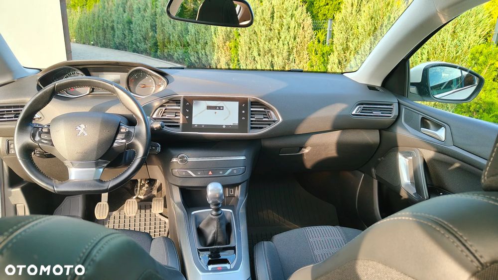 Peugeot 308 1.2 PureTech Allure S&S - 16