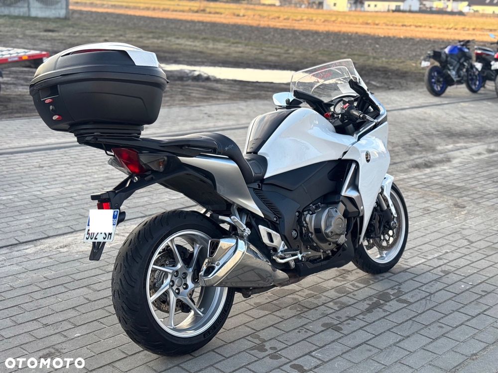 Honda VFR - 25