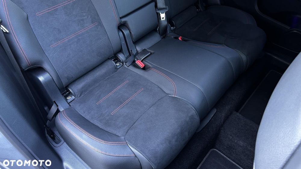 Mercedes-Benz GLB - 26