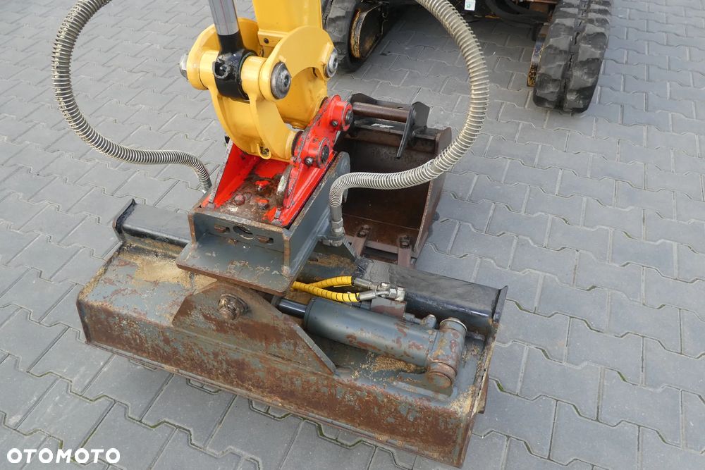 Caterpillar 301,7D Z NIEMIEC DWIE ŁYŻKI - 17