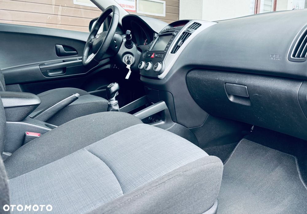 Kia Ceed - 22