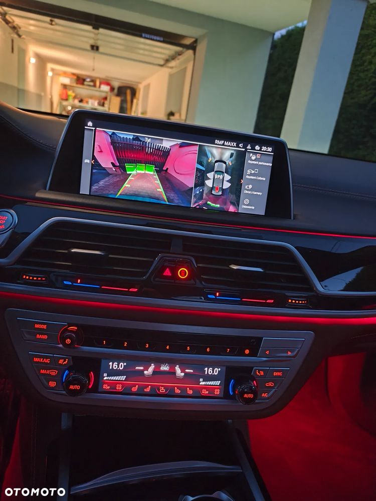 BMW Seria 7 750Li xDrive - 39