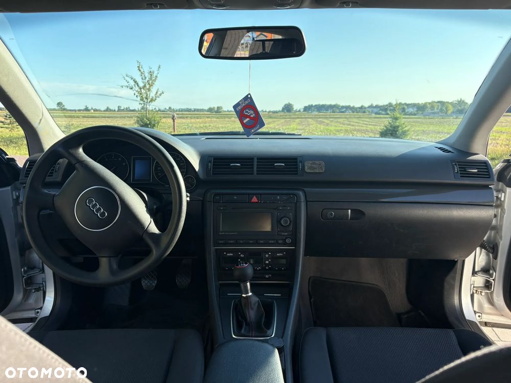 Audi A4 Limousine - 4