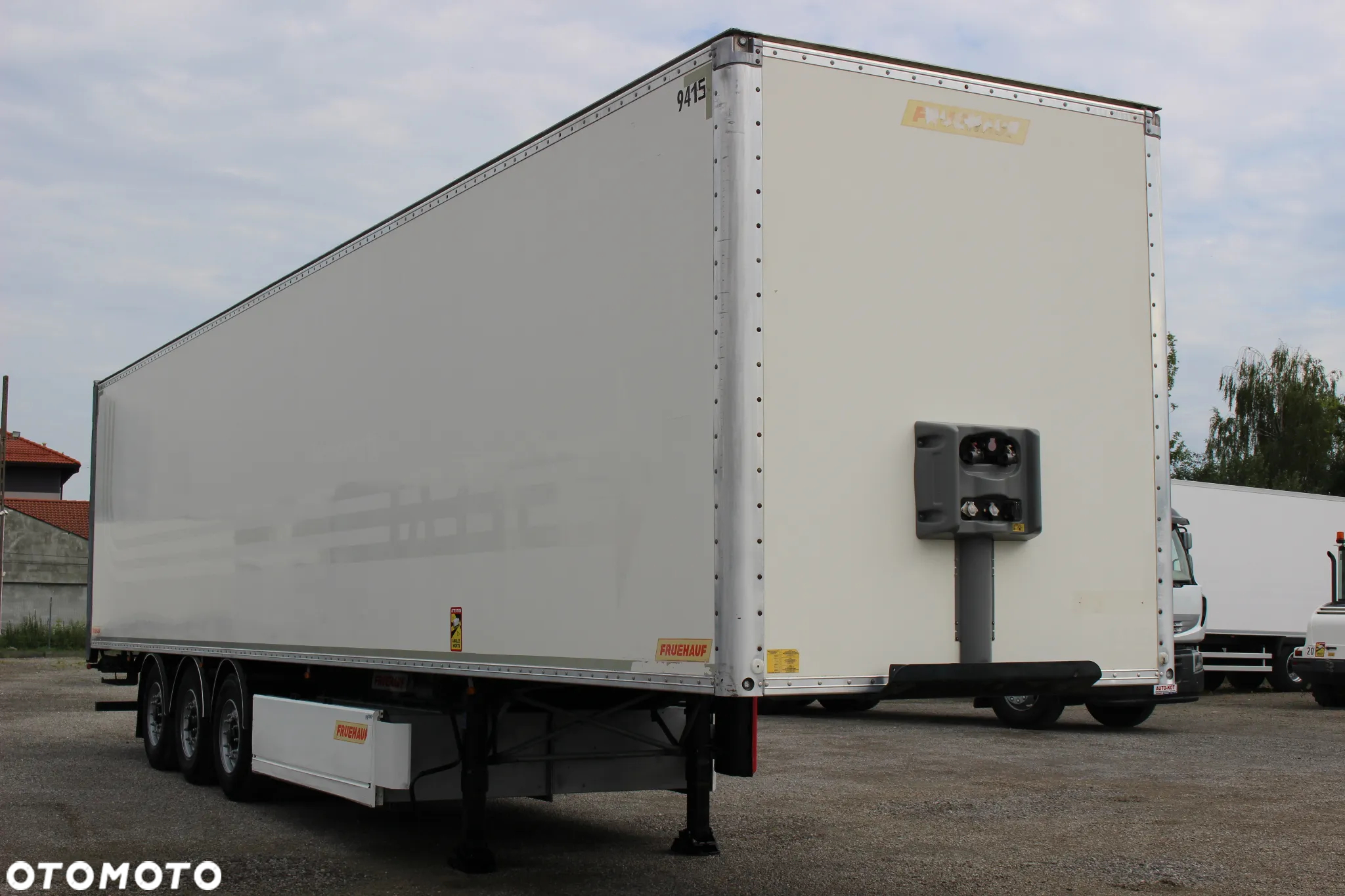 Fruehauf KONTENER /3-OSIE/ TYLNE DRZWI /KOSZ NA PALETY/**SERWIS FR**/SUPER STAN / - 18