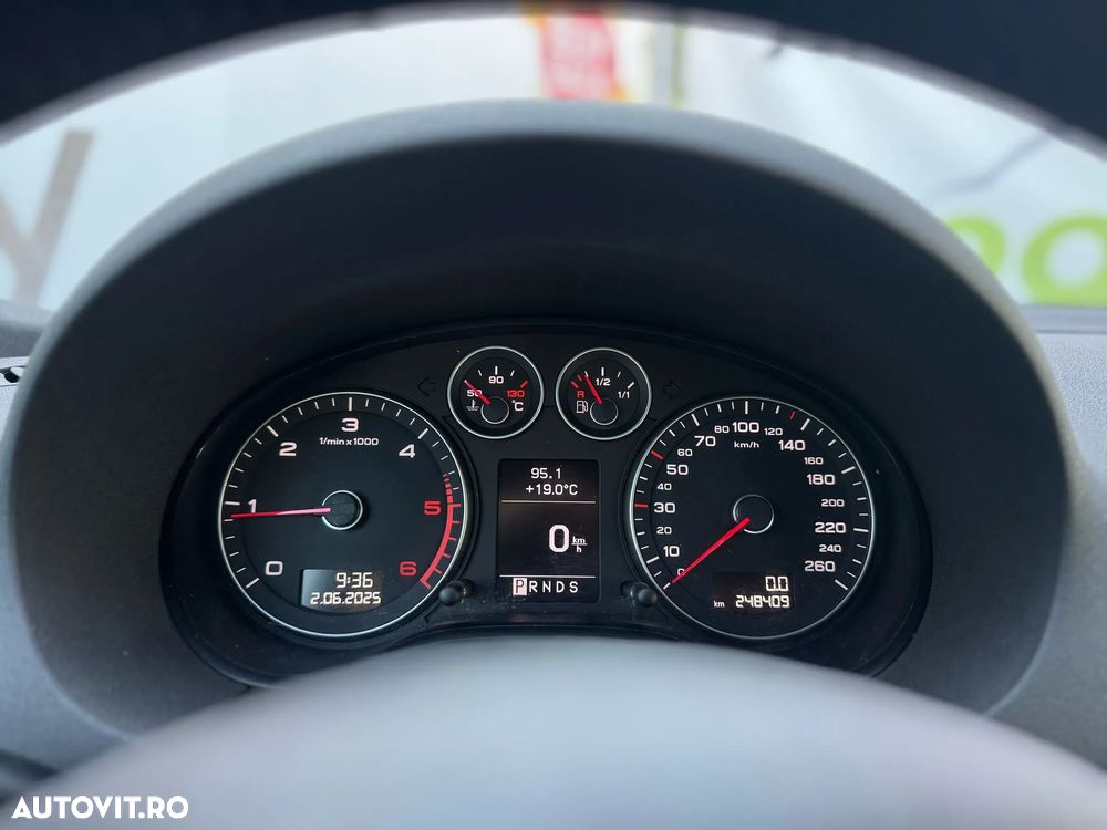 Audi A3 2.0 TDI Sportback DSG Ambiente - 29