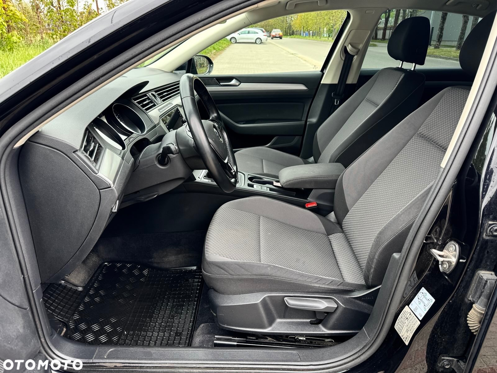 Volkswagen Passat 2.0 TDI SCR Comfortline - 24