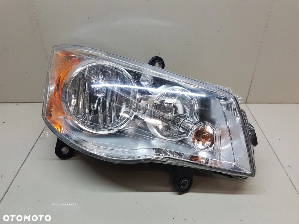 CHRYSLER GRAND VOYAGER TOWN COUNTRY 08-19 LAMPA PRAWA PRZEDNIA PRZOD - 1