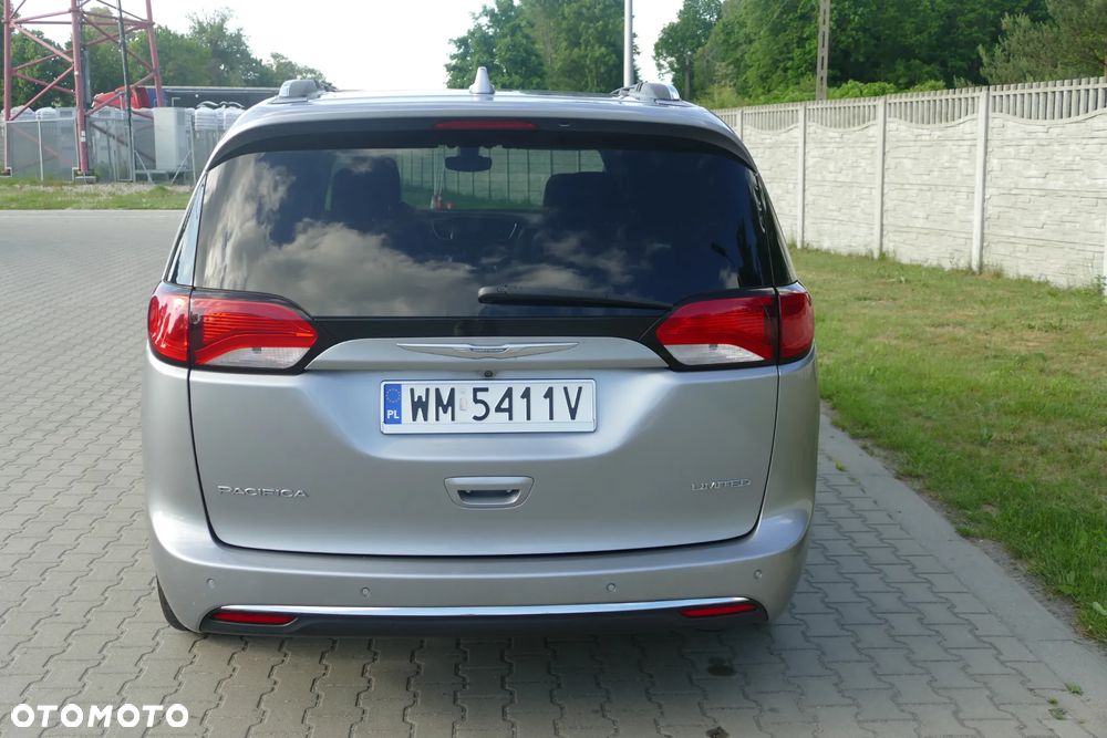 Chrysler Pacifica - 12