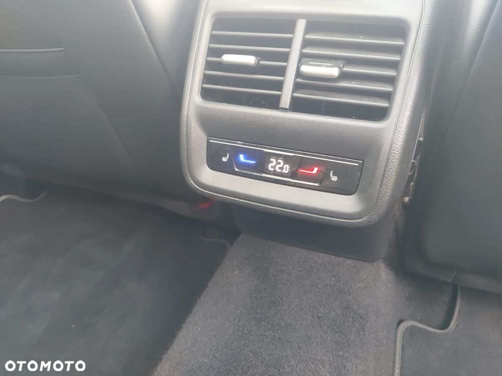 Volkswagen Passat 2.0 TDI Elegance DSG - 22