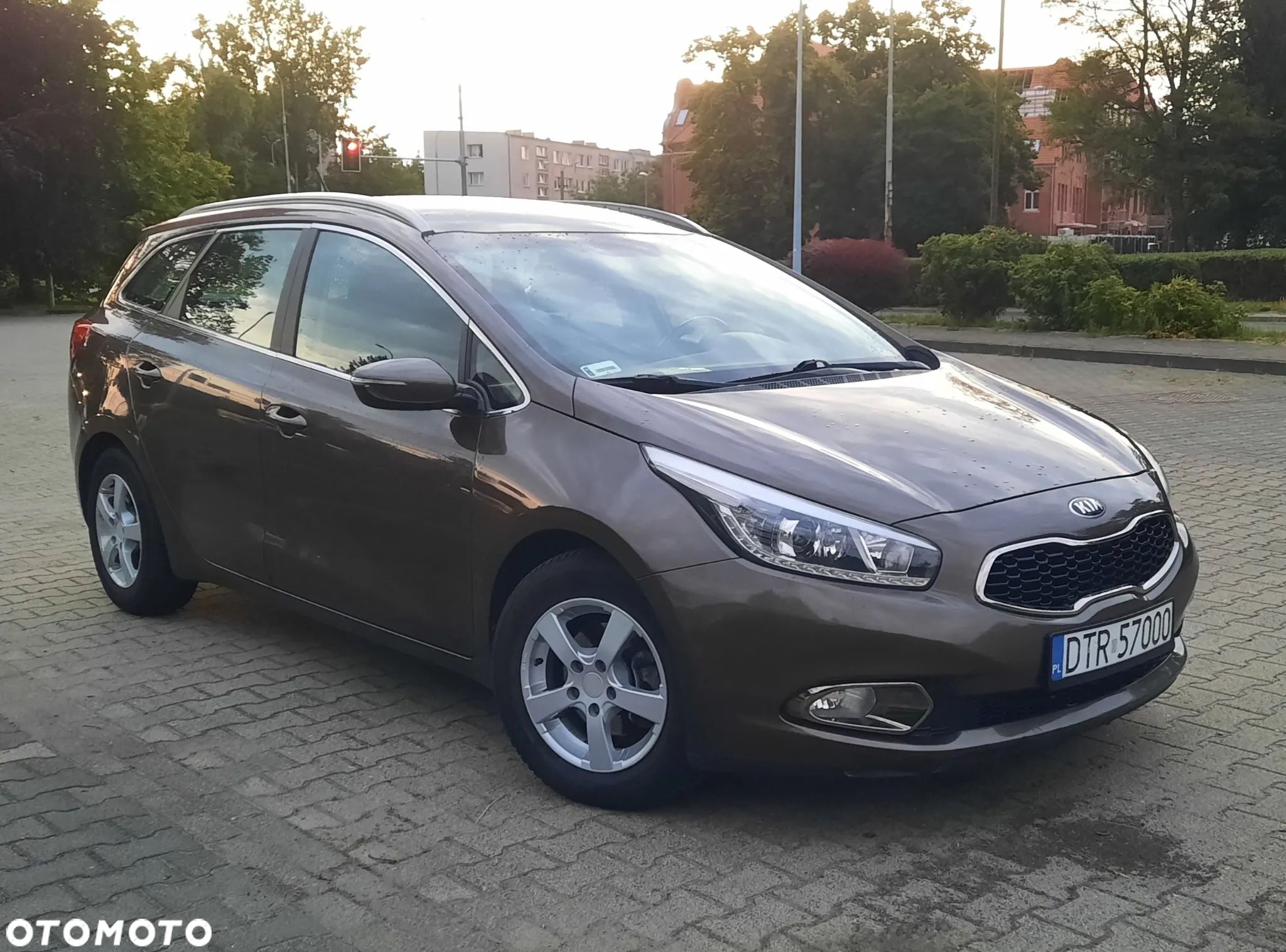 Kia Ceed 1.6 GDI Dream Team Edition - 1
