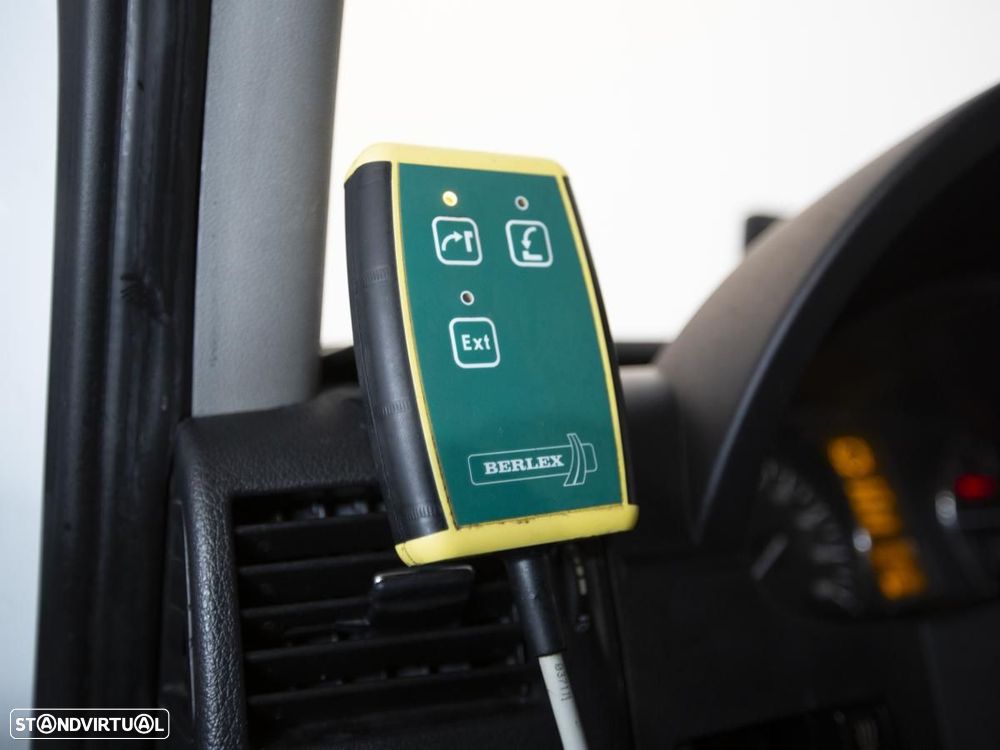 Mercedes-Benz Sprinter 2.1 316 CDI Auto 6Lugares c/iva - 14