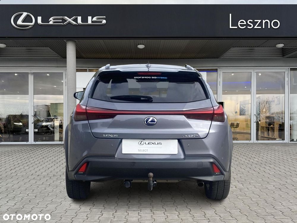 Lexus UX - 8