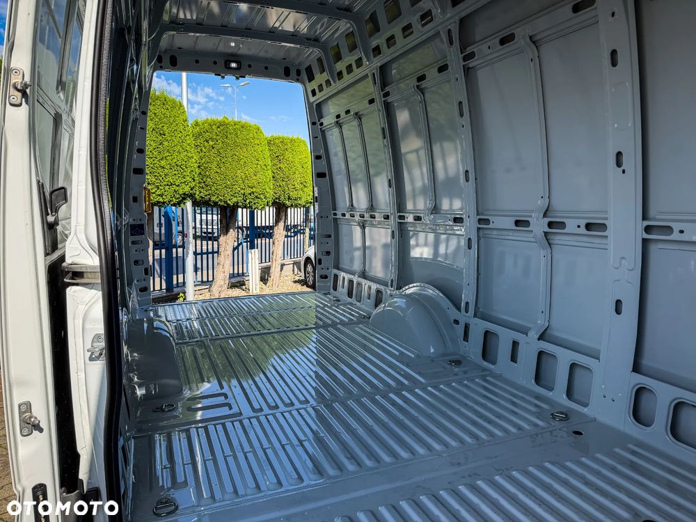 Iveco Daily 35S18HA8 V 3.0 Diesel 180 KM AT8 ZF L4H3 - 25