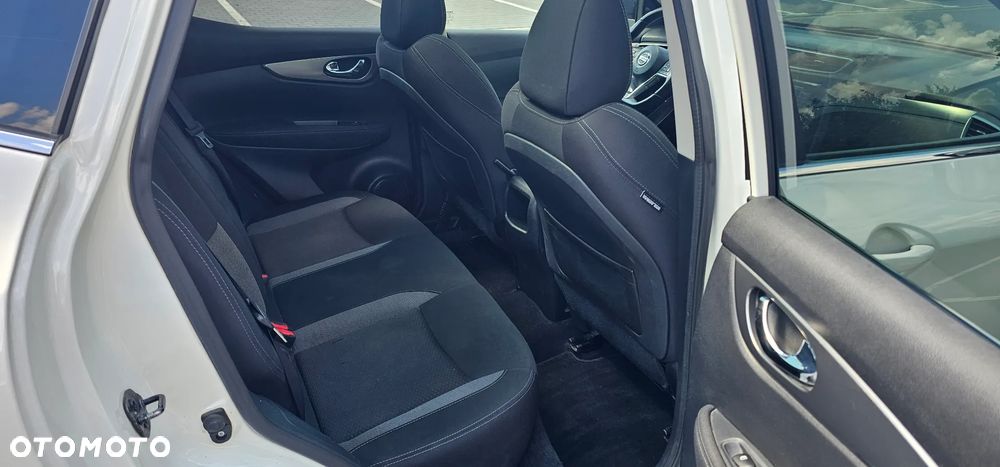 Nissan Qashqai 1.6 DCi Xtronic N-Connecta - 17