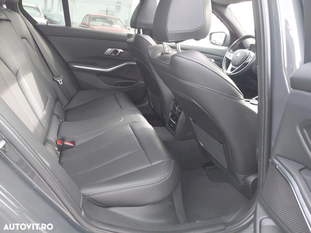 BMW Seria 3 320d xDrive AT Luxury Line - 14