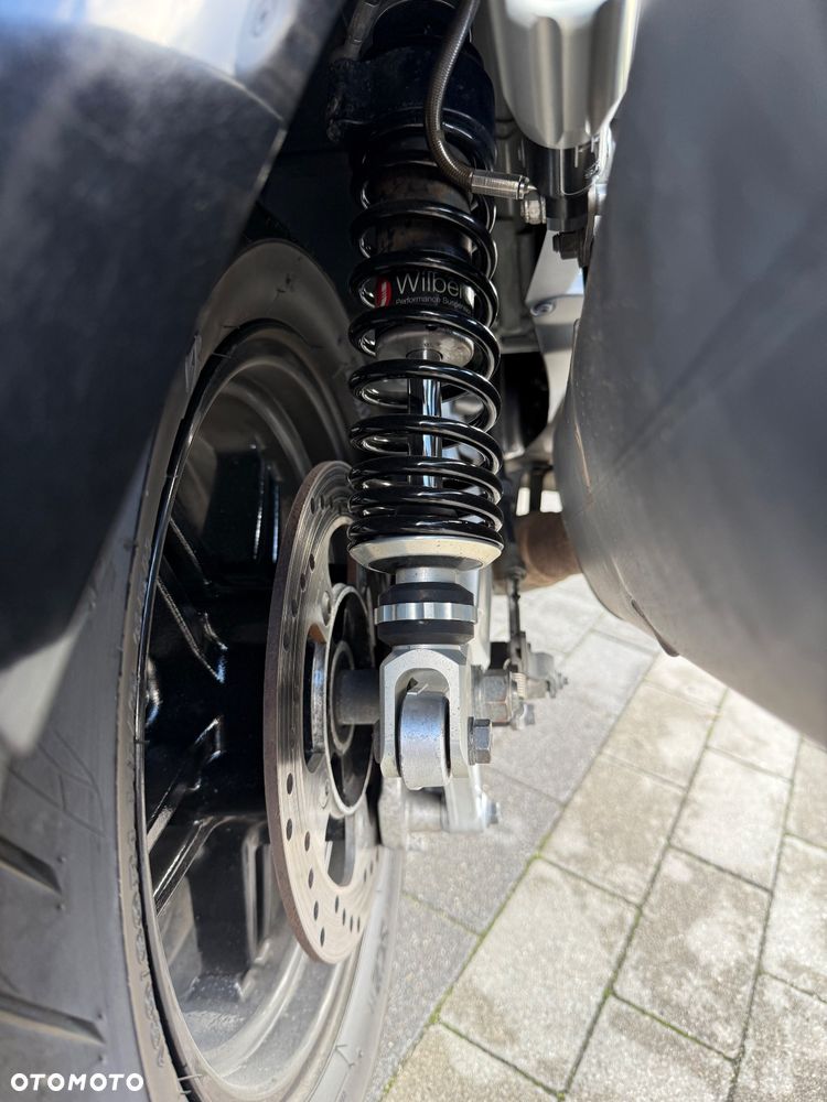 Suzuki Burgman - 13