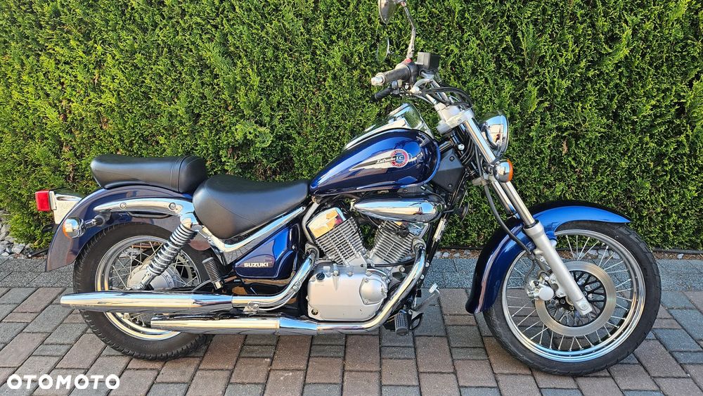 Suzuki Intruder - 1