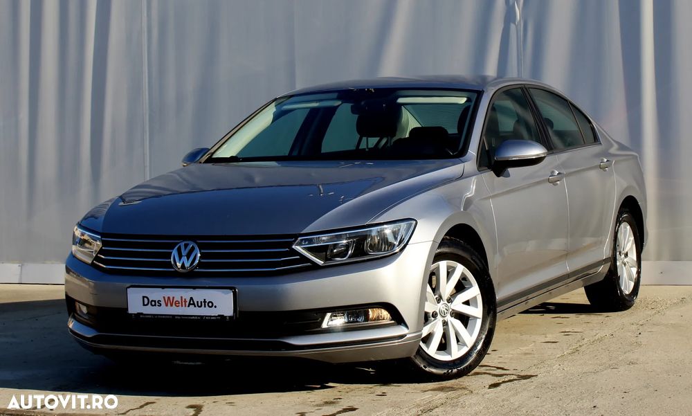 Volkswagen Passat - 1