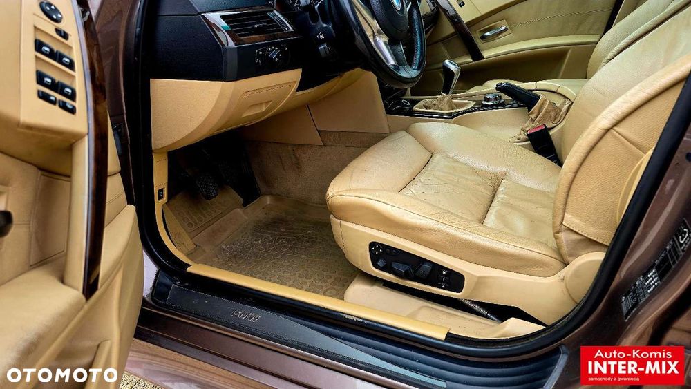 BMW Seria 5 523i - 25