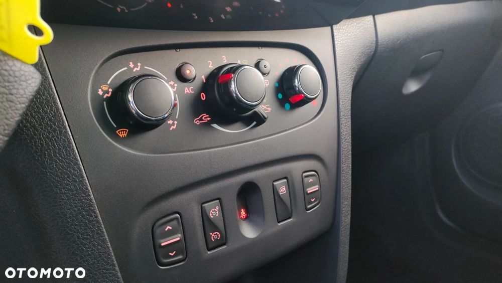 Dacia Duster dCi 90 FAP 4x2 Ambiance - 9