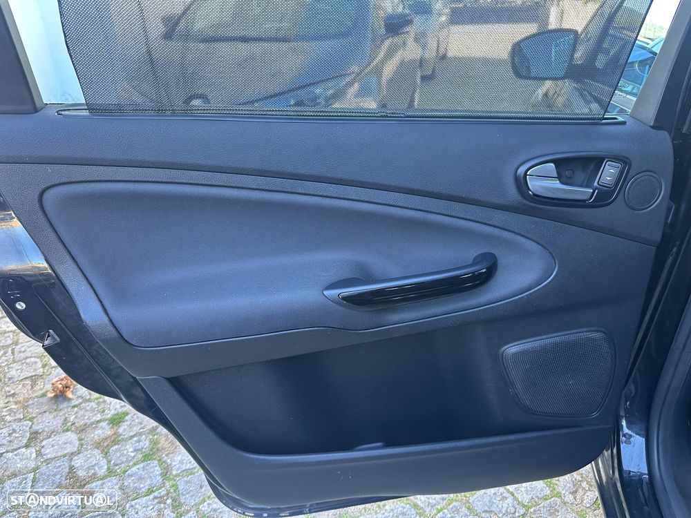 Ford S-Max 2.0 TDCi Titanium 7L - 34