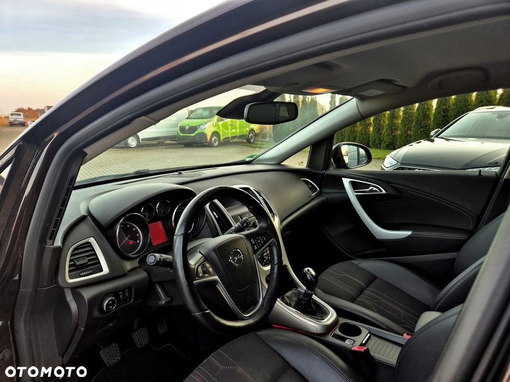 Opel Astra 1.4 Turbo 150 Jahre - 34