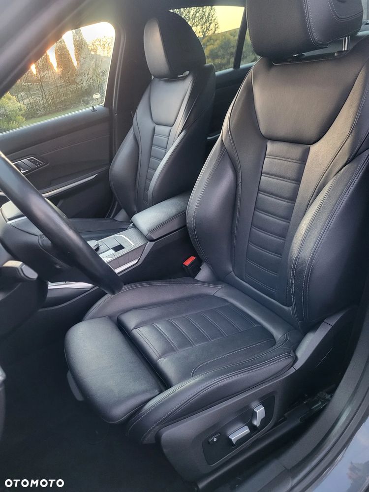 BMW Seria 3 330i xDrive Advantage - 14