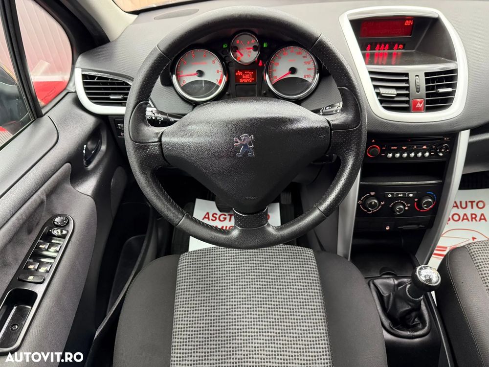 Peugeot 207 - 8