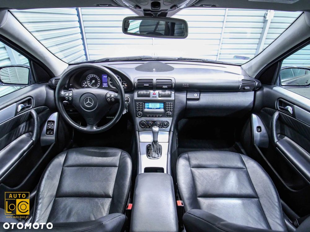 Mercedes-Benz Klasa C 200 T Kompressor Automatik Avantgarde Sport Edition - 4