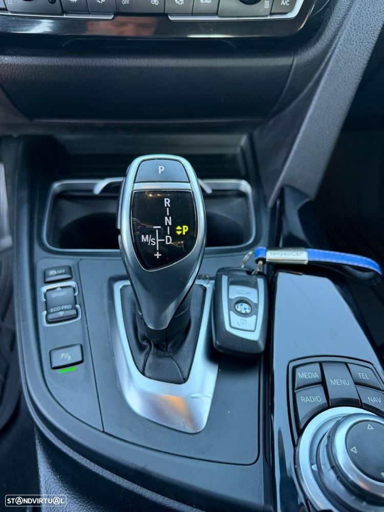 BMW 320 d Line Luxury Auto - 25