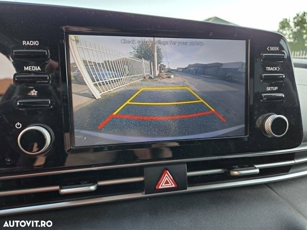Hyundai Elantra 1.6 l 123 CP 6MT Highway - 8