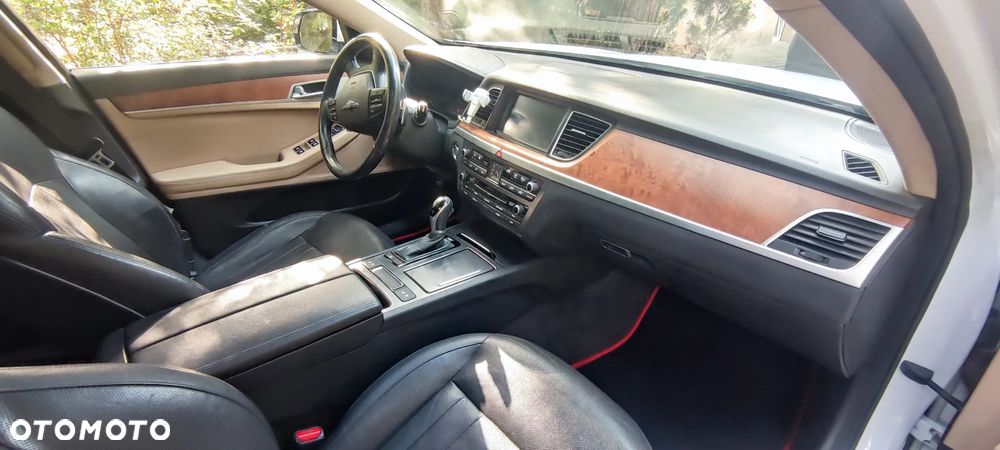 Hyundai Genesis 3.8 V6 GDI - 8