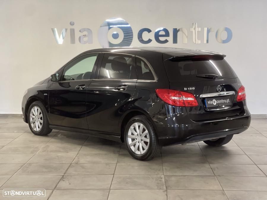 Mercedes-Benz B 180 2012 photo 2