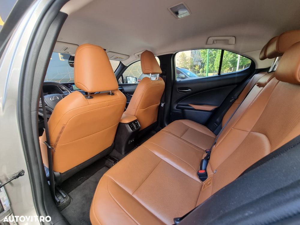 Lexus UX 250h - 26