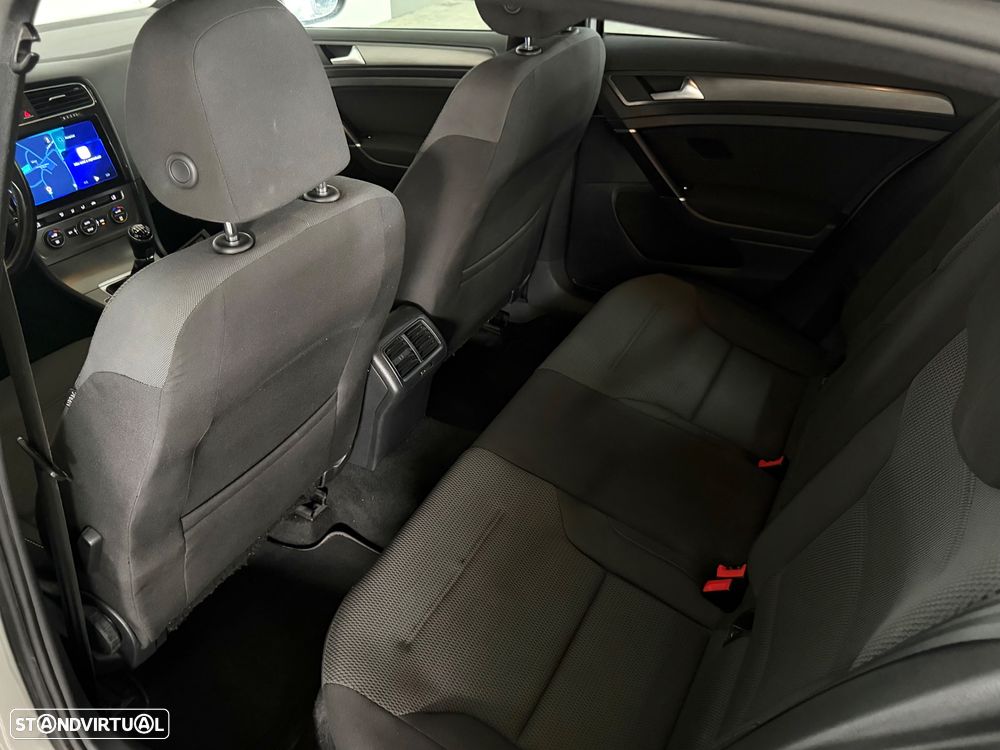 VW Golf 1.6 TDi Highline - 10