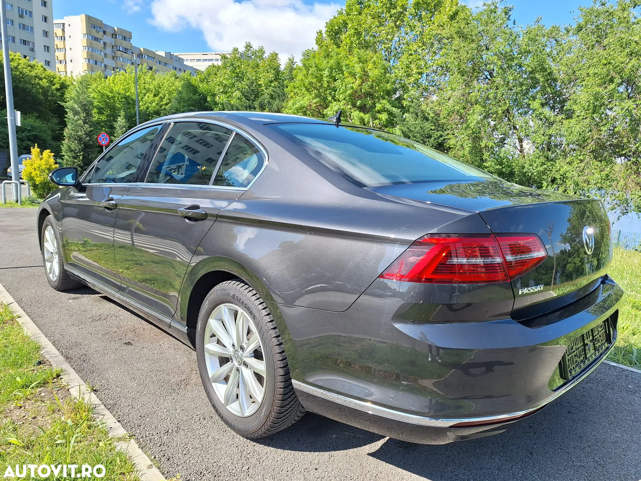 Volkswagen Passat Variant 1.6 TDI SCR DSG Business - 3
