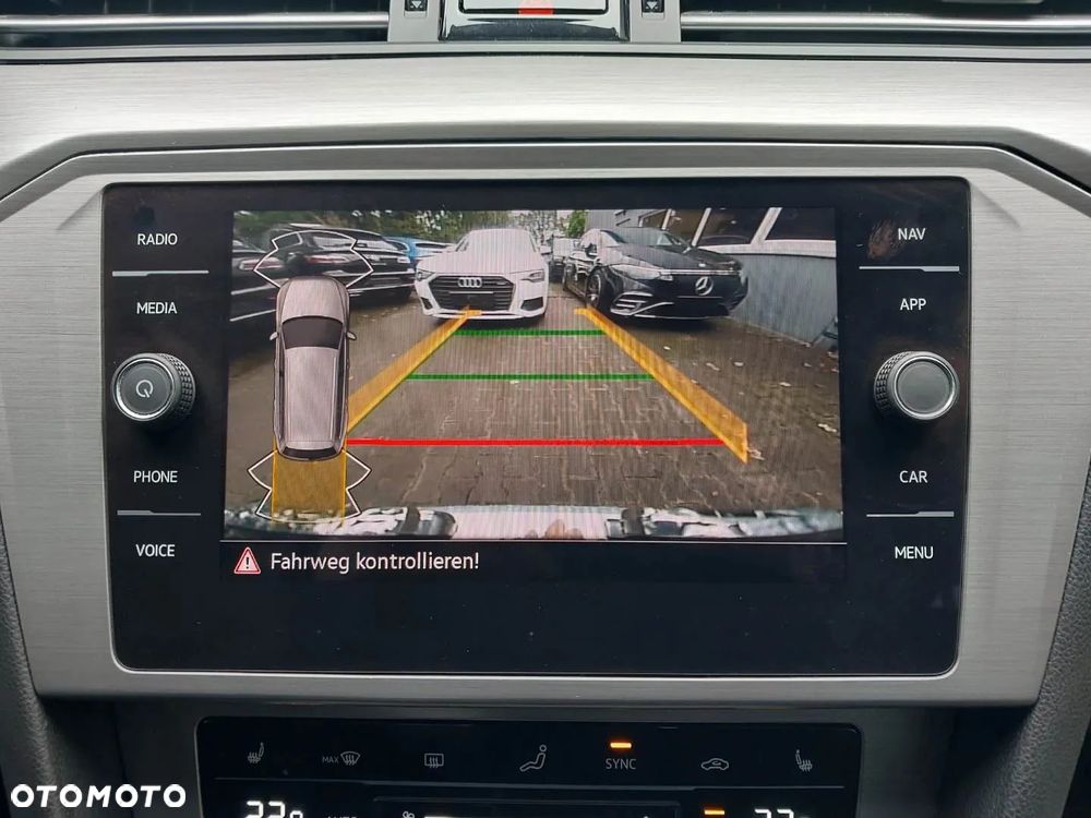 Volkswagen Passat - 12
