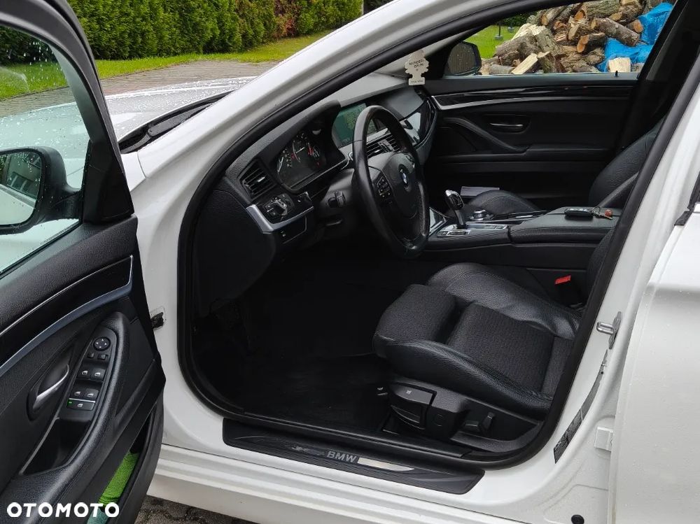 BMW Seria 5 525d xDrive - 6