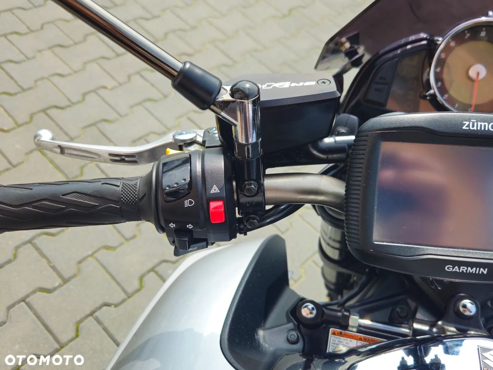 Suzuki GSX - 33