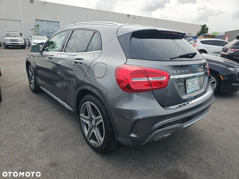 Mercedes-Benz GLA 250 4Matic 7G-DCT AMG Line - 5