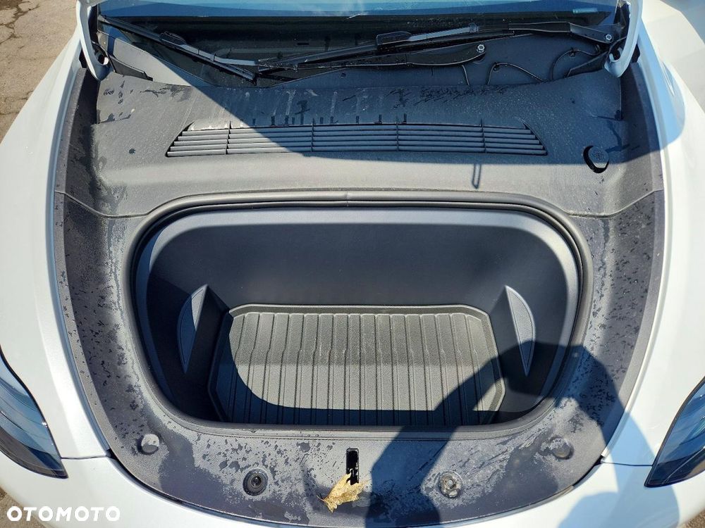 Tesla Model Y - 13