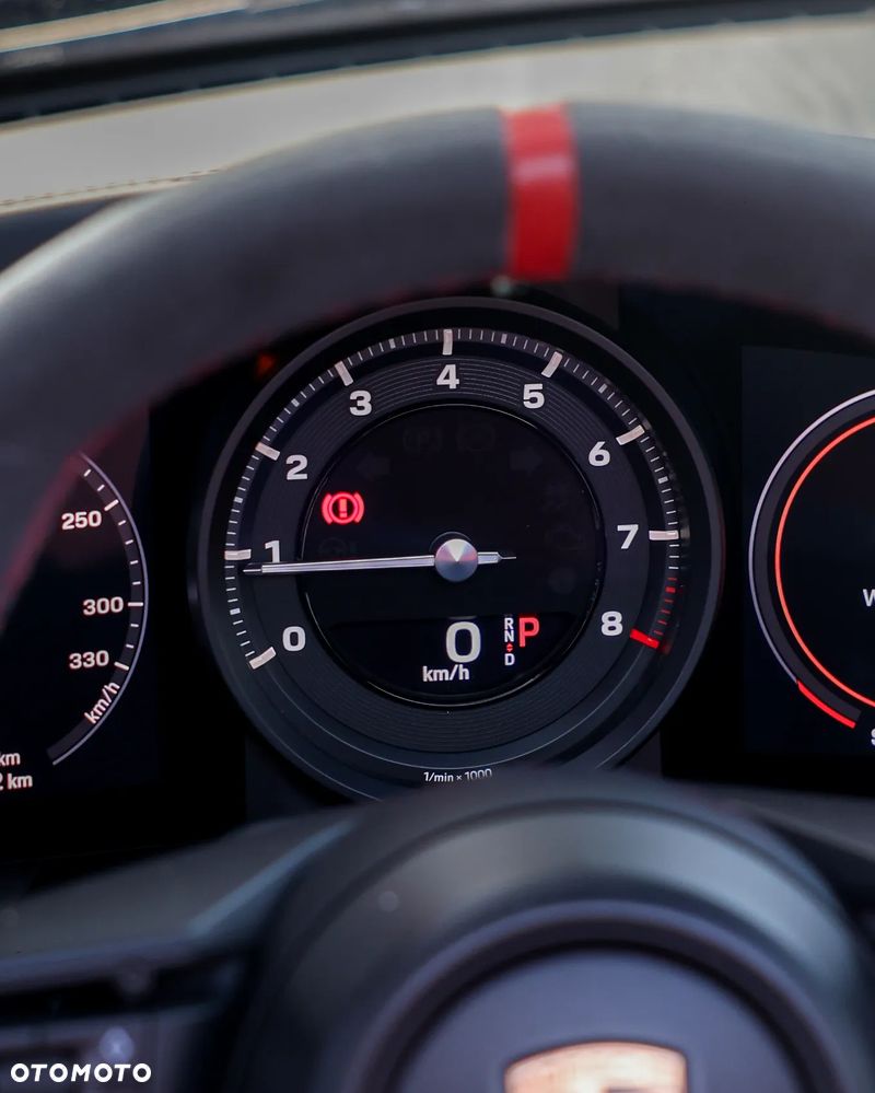 Porsche 911 Carrera 4 Cabrio - 24