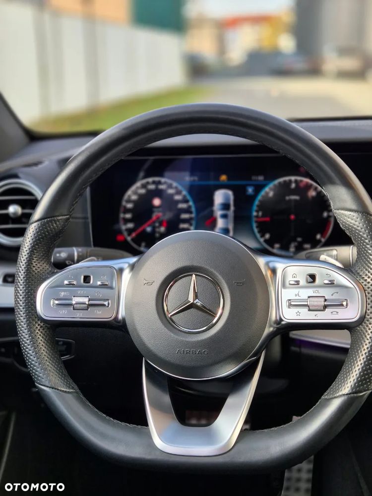 Mercedes-Benz Klasa E 220 d 4-Matic 9G-TRONIC - 25